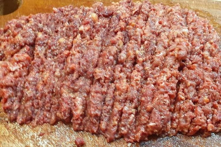 Thịt chim băm nhuyễn cả xương