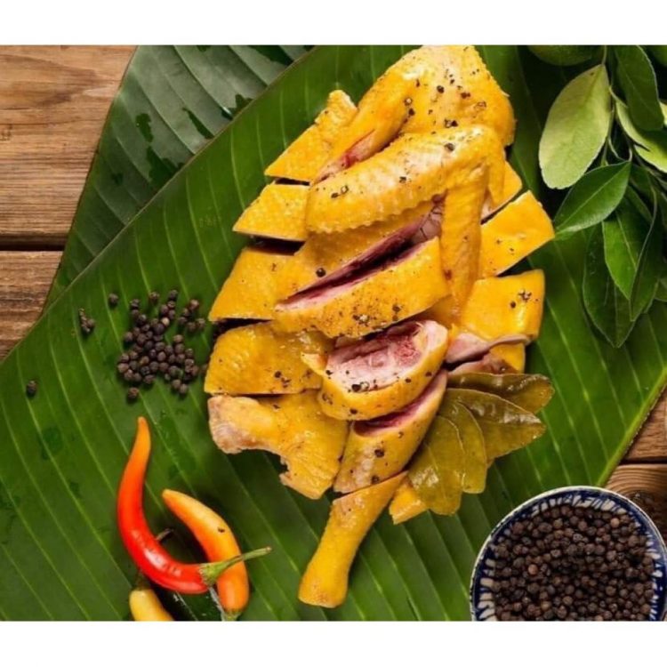 Gà ủ muối hoa tiêu ăn kèm muối tiêu chanh